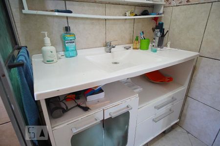 Casa à venda com 220m², 4 quartos e 5 vagasSuite - Banheiro