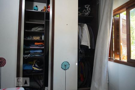 Casa à venda com 220m², 4 quartos e 5 vagasSuite