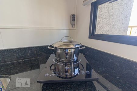Detalhe cozinha de kitnet/studio para alugar com 1 quarto, 21m² em Novo Mundo, Curitiba