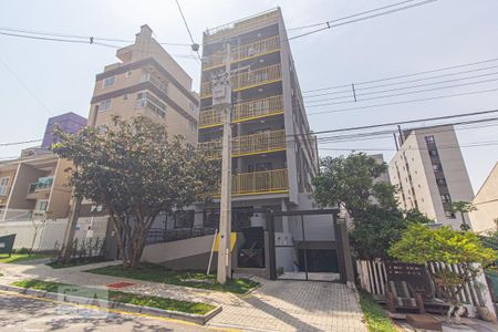 Fachada do Condomínio de kitnet/studio para alugar com 1 quarto, 21m² em Novo Mundo, Curitiba