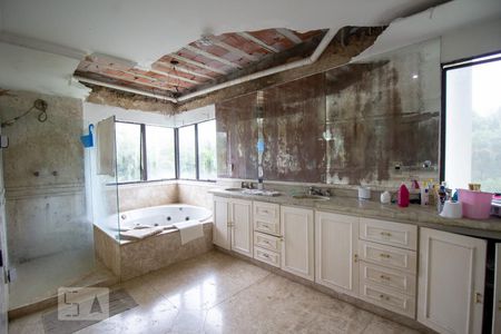 Apartamento à venda com 600m², 4 quartos e 3 vagasBanheiro da Suíte 1