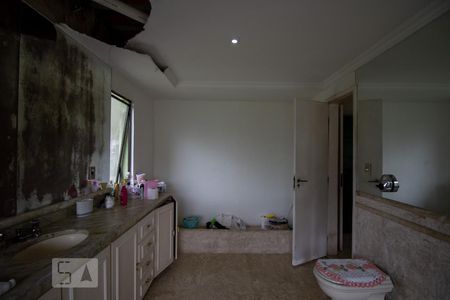 Apartamento à venda com 600m², 4 quartos e 3 vagasBanheiro da Suíte 1