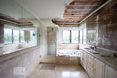 Apartamento à venda com 600m², 4 quartos e 3 vagasBanheiro da Suíte 1