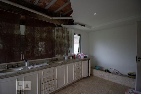 Apartamento à venda com 600m², 4 quartos e 3 vagasBanheiro da Suíte 1