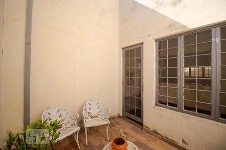 Casa à venda com 264m², 4 quartos e 2 vagas Casa à venda com 264m², 4 quartos e 2 vagasvaranda