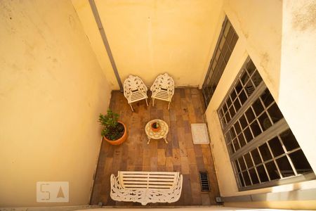 Casa à venda com 264m², 4 quartos e 2 vagas Casa à venda com 264m², 4 quartos e 2 vagasVaranda