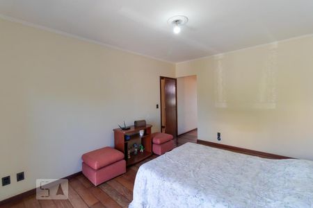 Casa à venda com 264m², 4 quartos e 2 vagas Casa à venda com 264m², 4 quartos e 2 vagasSuíte