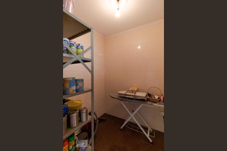 Casa à venda com 264m², 4 quartos e 2 vagas Casa à venda com 264m², 4 quartos e 2 vagasDespensa