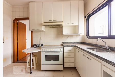 Apartamento para alugar com 125m², 4 quartos e 2 vagas Apartamento para alugar com 125m², 4 quartos e 2 vagasCozinha