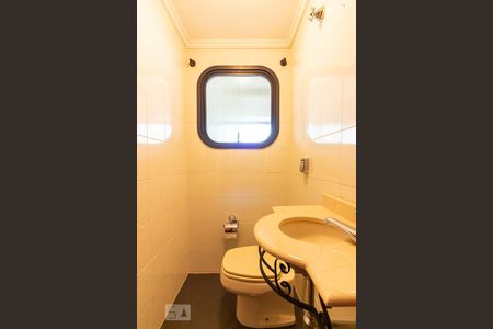 Apartamento para alugar com 125m², 4 quartos e 2 vagas Apartamento para alugar com 125m², 4 quartos e 2 vagasBanheiro de Serviço