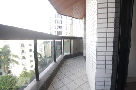 Apartamento à venda com 305m², 4 quartos e 5 vagasVaranda