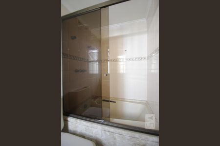 Apartamento à venda com 305m², 4 quartos e 5 vagasBanheiro da suíte 2