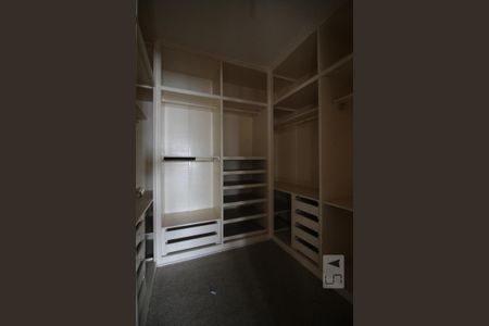 Apartamento à venda com 305m², 4 quartos e 5 vagasCloset