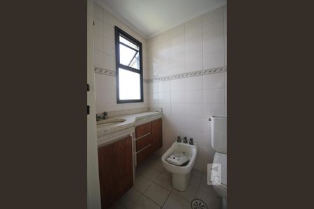 Apartamento à venda com 305m², 4 quartos e 5 vagasBanheiro da suíte 2