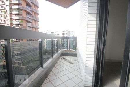 Apartamento à venda com 305m², 4 quartos e 5 vagasVaranda