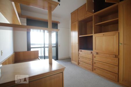 Apartamento à venda com 305m², 4 quartos e 5 vagasSuíte 2