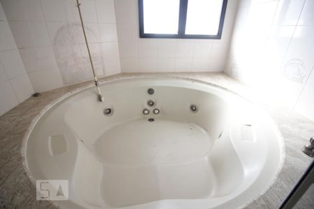 Apartamento à venda com 305m², 4 quartos e 5 vagasBanheira