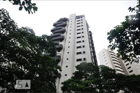 Apartamento à venda com 305m², 4 quartos e 5 vagasFachada