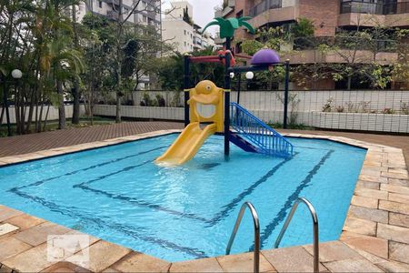 Apartamento à venda com 305m², 4 quartos e 5 vagasÁrea comum - Piscina