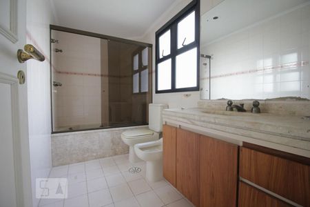 Apartamento à venda com 305m², 4 quartos e 5 vagasBanheiro da suíte 3