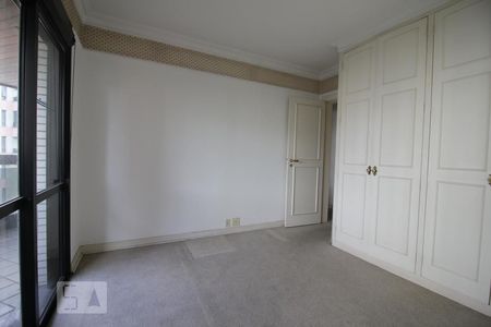 Apartamento à venda com 305m², 4 quartos e 5 vagasSuíte 3