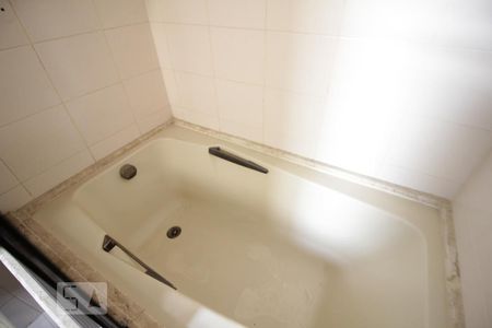 Apartamento à venda com 305m², 4 quartos e 5 vagasBanheira