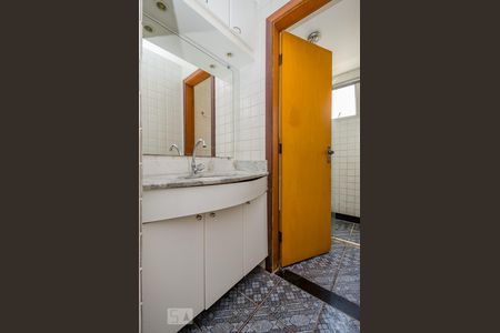 Banheiro de apartamento à venda com 2 quartos, 75m² em Nova Granada, Belo Horizonte