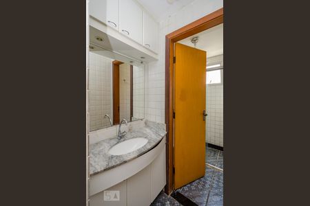 Banheiro de apartamento à venda com 2 quartos, 75m² em Nova Granada, Belo Horizonte