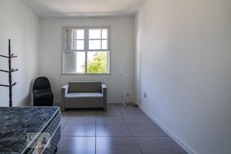 Sala/Quarto de kitnet/studio para alugar com 1 quarto, 26m² em Centro Histórico, Porto Alegre