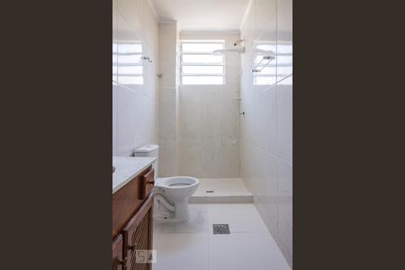 Banheiro de kitnet/studio para alugar com 1 quarto, 26m² em Centro Histórico, Porto Alegre