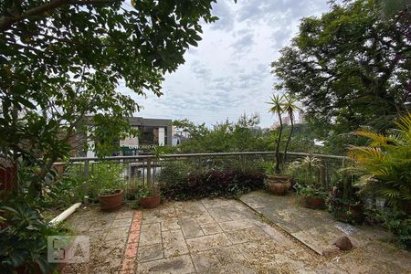 Casa para alugar com 400m², 4 quartos e 2 vagasPátio