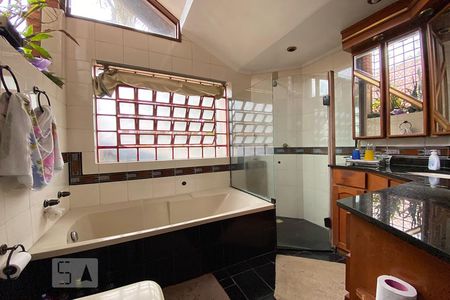 Casa para alugar com 400m², 4 quartos e 2 vagasBanheiro 1