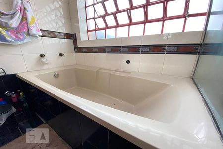 Casa para alugar com 400m², 4 quartos e 2 vagasBanheiro 1