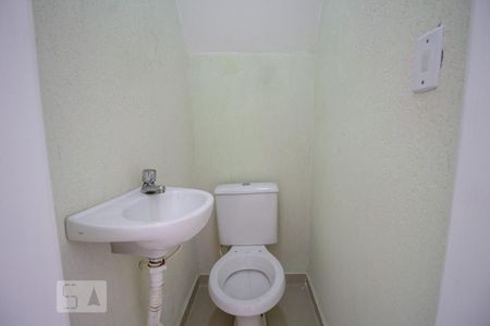 Lavabo de casa de condomínio para alugar com 3 quartos, 120m² em Vargem Grande, Rio de Janeiro