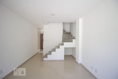 Sala de casa de condomínio para alugar com 3 quartos, 120m² em Vargem Grande, Rio de Janeiro