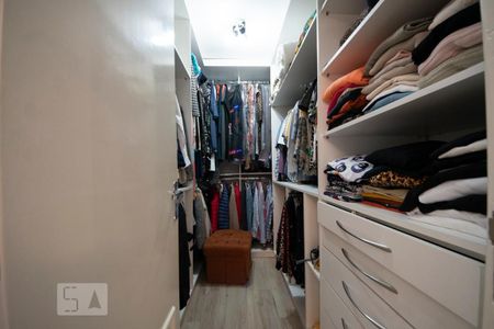 Casa à venda com 680m², 3 quartos e 2 vagasCloset da suíte