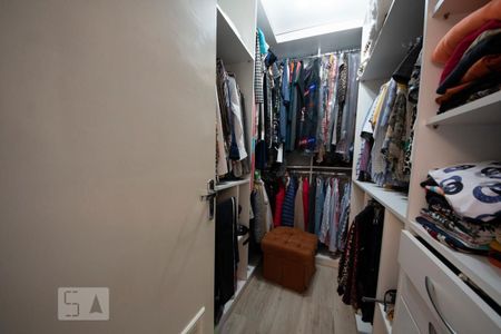 Casa à venda com 680m², 3 quartos e 2 vagasCloset da suíte