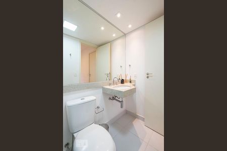 Apartamento à venda com 68m², 2 quartos e 2 vagasSuíte 2 - Banheiro