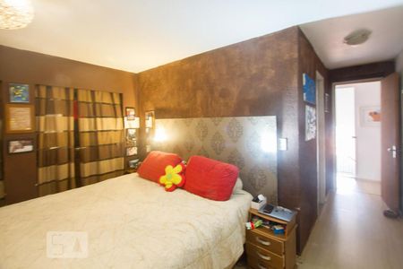 Casa à venda com 340m², 4 quartos e 3 vagasSuíte