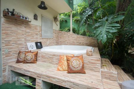 Casa à venda com 340m², 4 quartos e 3 vagasJacuzzi Área Externa