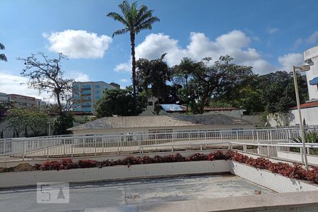 Apartamento à venda com 128m², 4 quartos e 2 vagas Apartamento à venda com 128m², 4 quartos e 2 vagasÁrea comum - Piscina