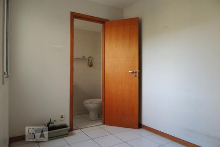Apartamento à venda com 128m², 4 quartos e 2 vagas Apartamento à venda com 128m², 4 quartos e 2 vagasQuarto de Serviço