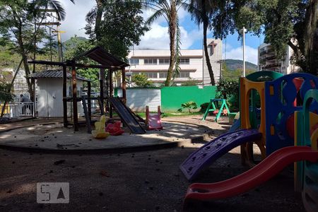 Apartamento à venda com 128m², 4 quartos e 2 vagas Apartamento à venda com 128m², 4 quartos e 2 vagasÁrea Comum - Playground