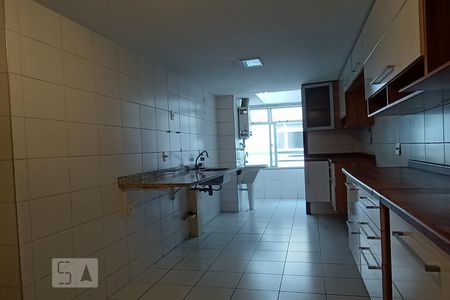 Apartamento à venda com 128m², 4 quartos e 2 vagas Apartamento à venda com 128m², 4 quartos e 2 vagasCozinha - Armários