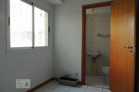 Apartamento à venda com 128m², 4 quartos e 2 vagas Apartamento à venda com 128m², 4 quartos e 2 vagasQuarto de Serviço