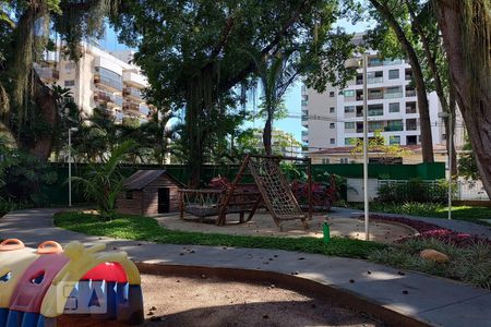 Apartamento à venda com 128m², 4 quartos e 2 vagas Apartamento à venda com 128m², 4 quartos e 2 vagasÁrea Comum - Playground