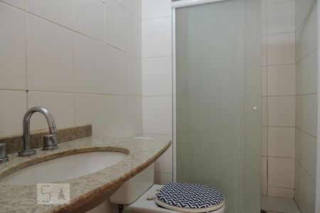 Apartamento à venda com 128m², 4 quartos e 2 vagas Apartamento à venda com 128m², 4 quartos e 2 vagasBanheiro da Suíte