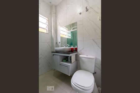 Banheiro Social de casa à venda com 3 quartos, 195m² em Conjunto Residencial Butantã, São Paulo