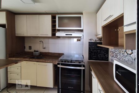 Apartamento à venda com 47m², 2 quartos e 1 vaga Apartamento à venda com 47m², 2 quartos e 1 vagaCozinha e Área de Serviço