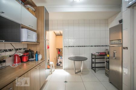 Casa para alugar com 190m², 4 quartos e 4 vagas Casa para alugar com 190m², 4 quartos e 4 vagasCozinha